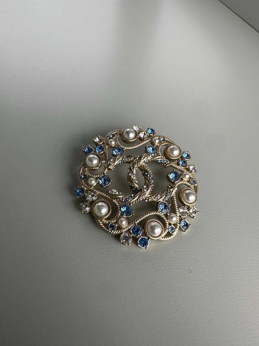 Brosa Chanel chic cristale si perle