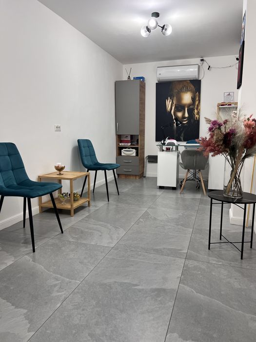 Inchiriere /    Post Manichiura