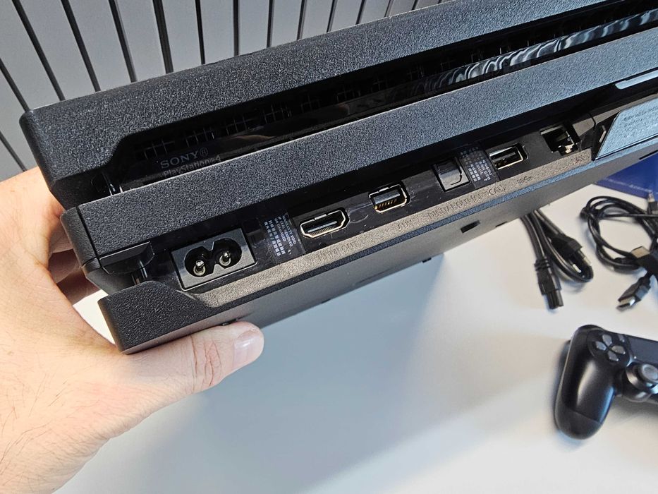 ПРОДАМ PlayStation 4 PRO 1TB + 20 Топ Играми / Состояние ОТЛИЧНОЕ.