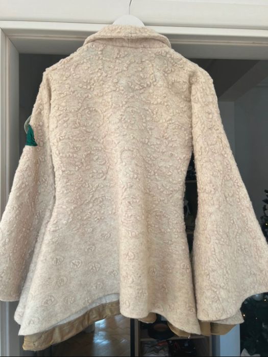 Haina accesorizata din lana 100%