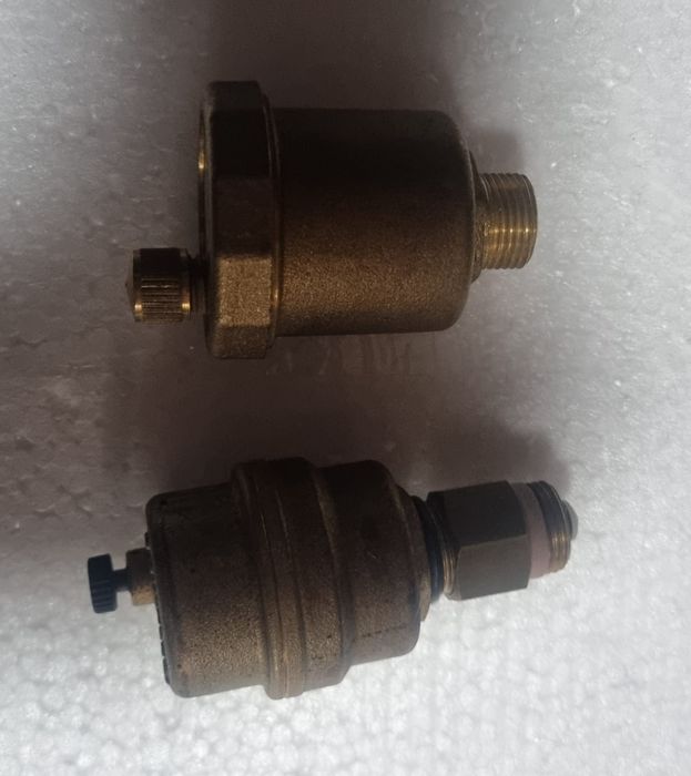 Vand lot aerisitoare automate 3/8".Am 16 buc.