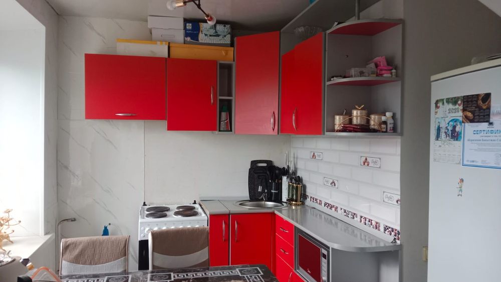 Продам угловой кухонный гарнитур б/у.