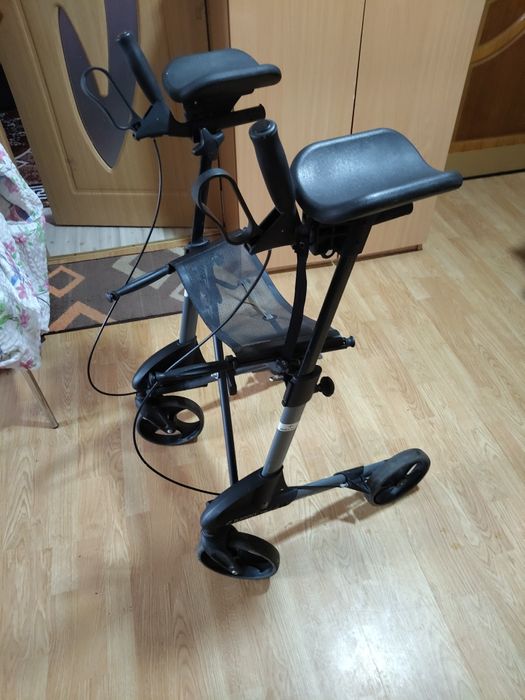 Vând cadru roti pentru oameni cu dizabilități