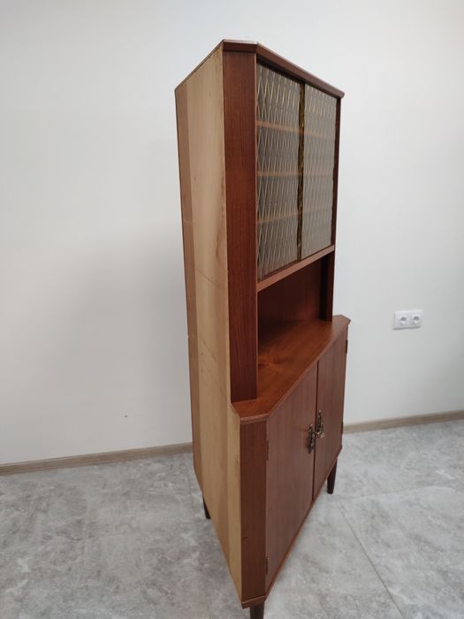 Тикова ъглова витрина от 60-те Д159