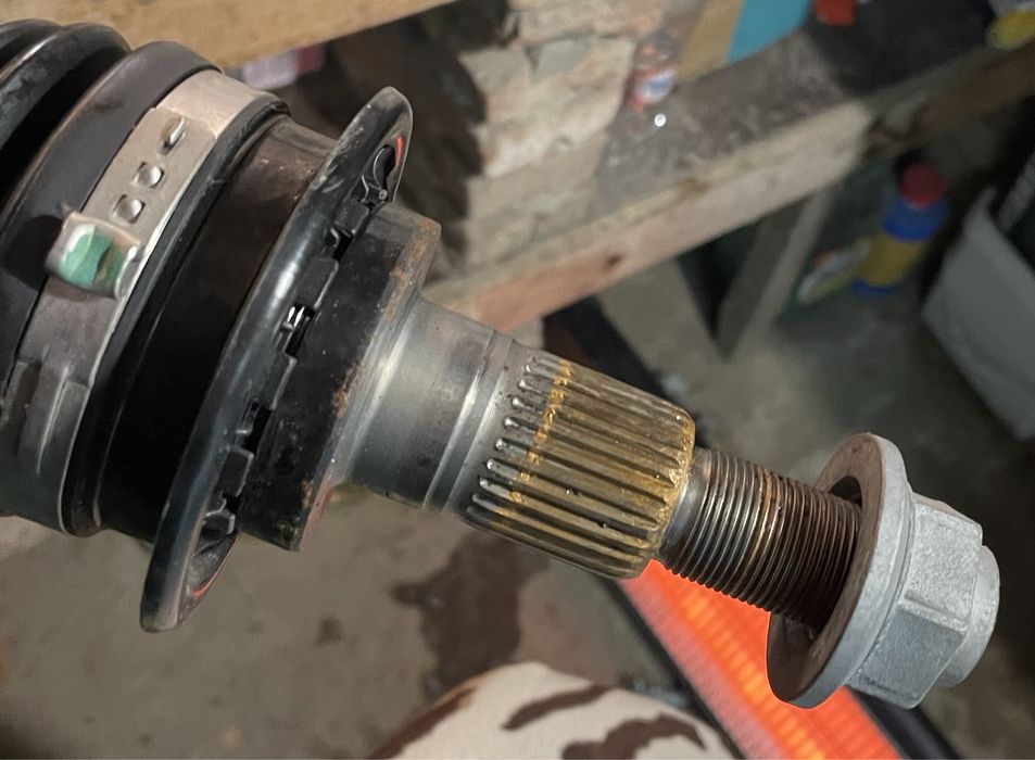 Продавам полуоска за Порше 911