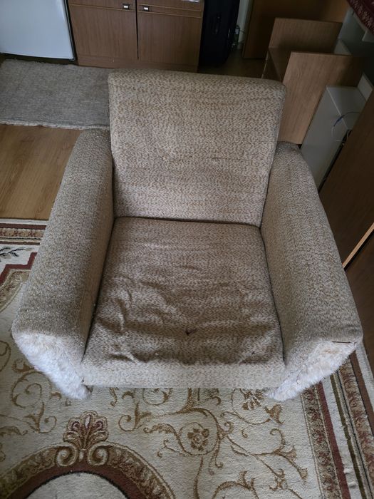 Подарявам диван и два фотьола
