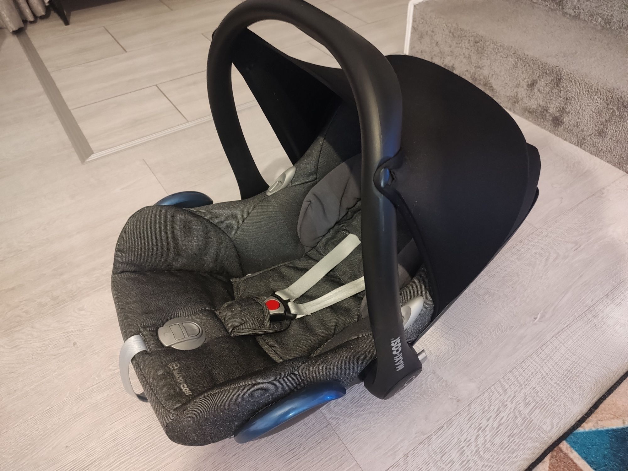 Vand Maxi cosi cabrio fix,scoica ,scaun auto,0-13 kg,isofix