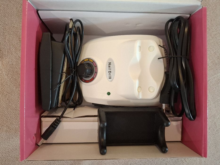 Професионален сет за маникюр-електрическа пила,лампа,прахоуловител