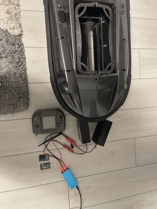 Barca barcuta navomodel pescuit crap catamaran