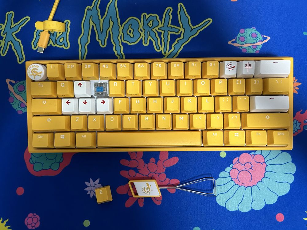 Продавам клавиатура ducky one 3 mini yellow