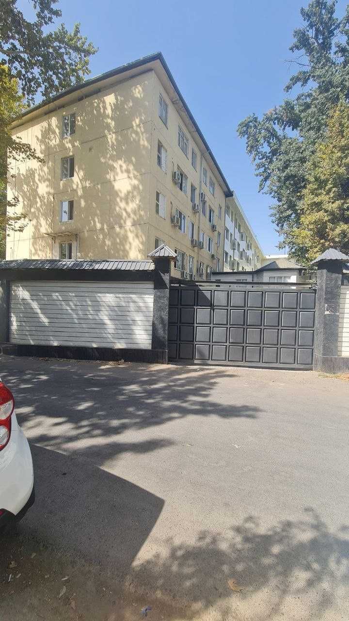 Офисное здание с собственной парковкой 1000+ кв.м.