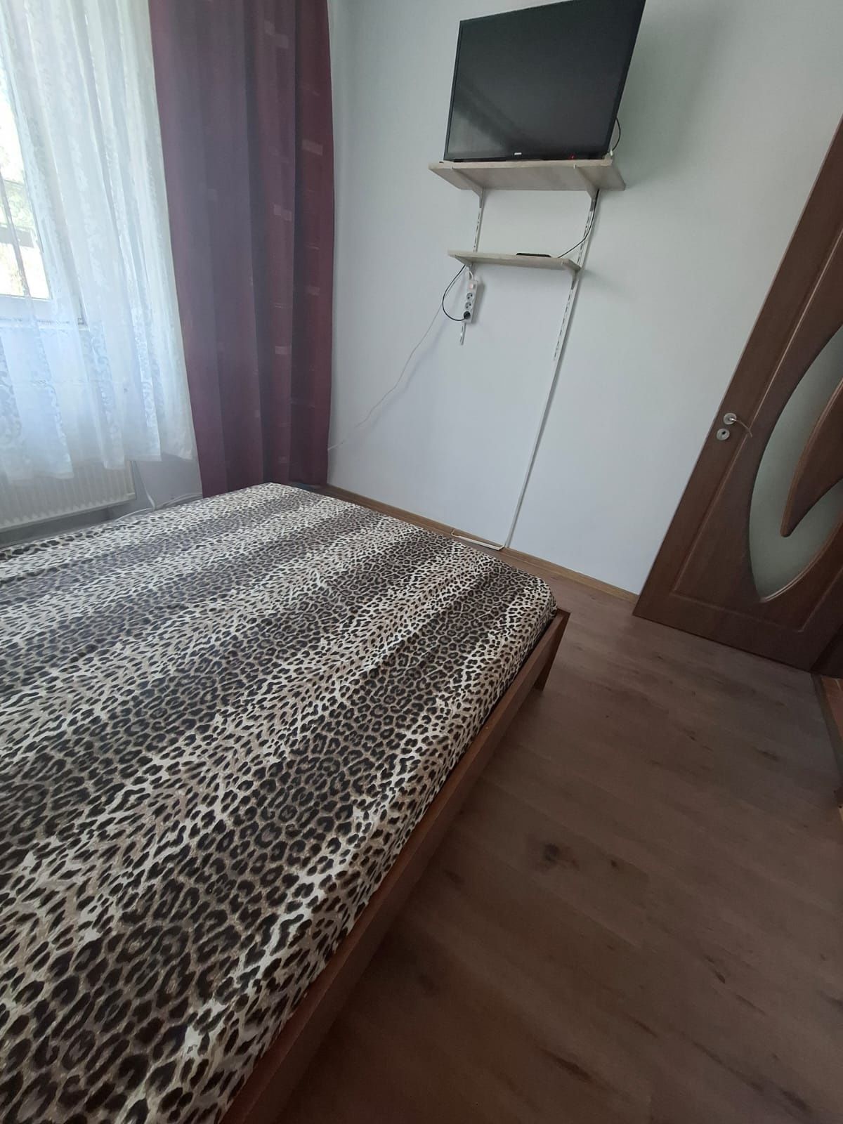 Închiriez apartament  cu 2 camere zona centrala