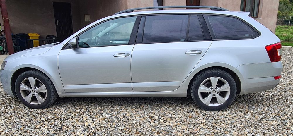 Vând Skoda Octavia III