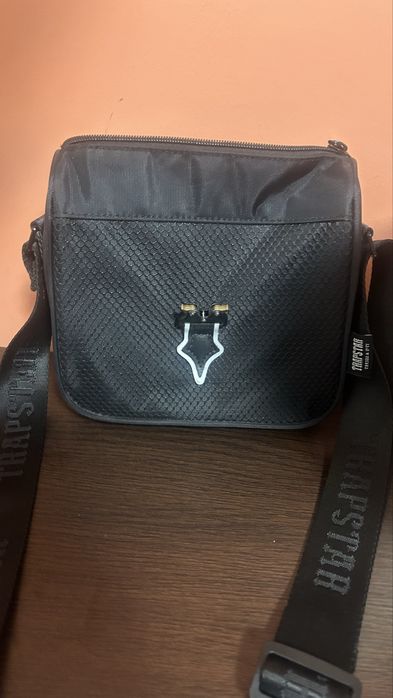 TRAPSTAR чанта..