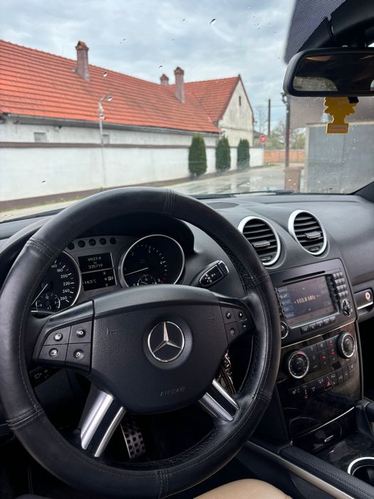 Vând Mercedes ML 320 cdi 4 matic edition 
An 2008
Motor de 3.0 v6
Deta