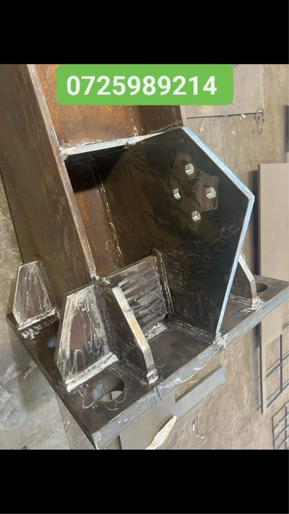Vand hale metalice uzinare impecabila montaj la cerere avem si panouri