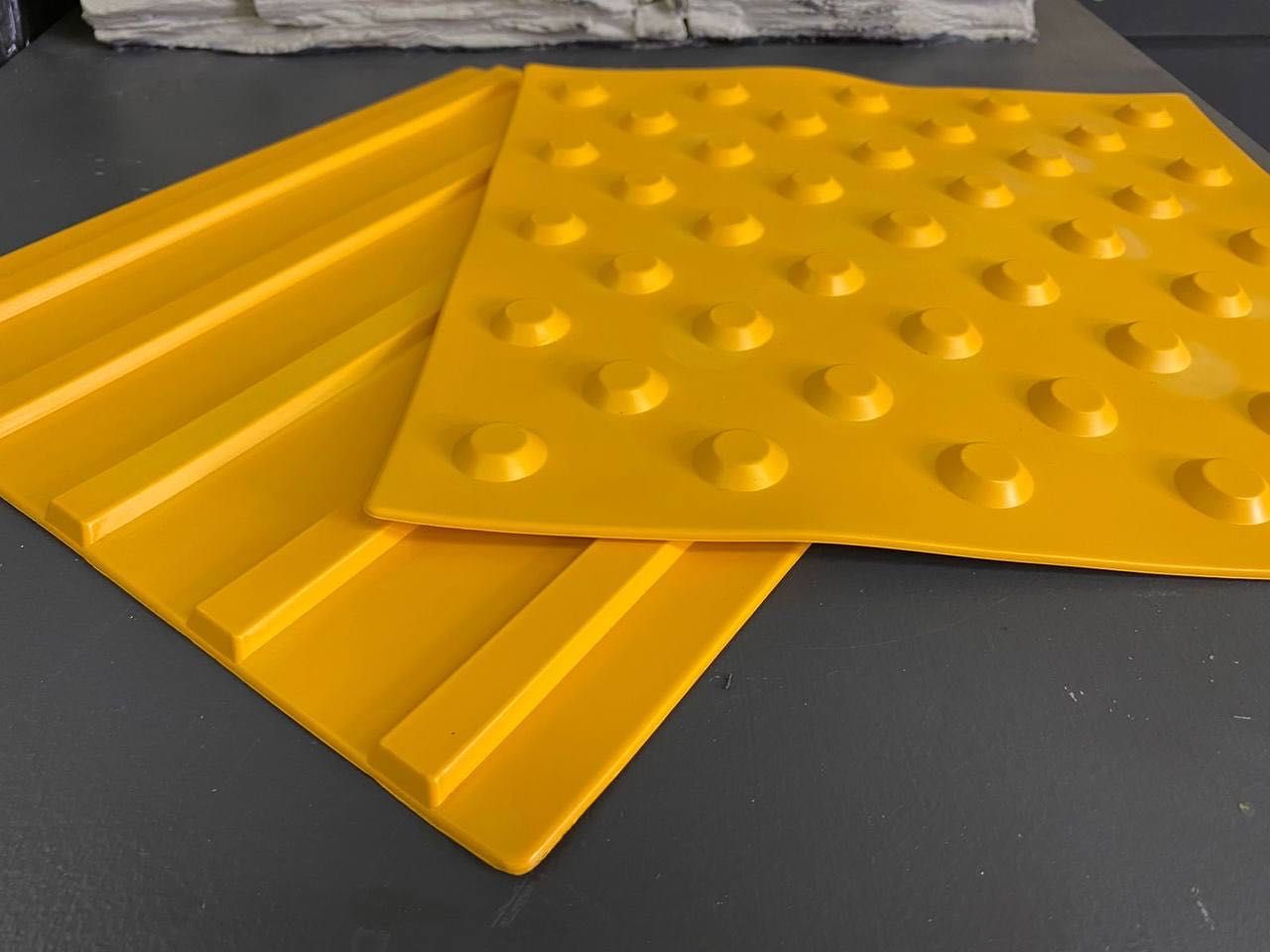 Тактильная плитка, поливинилхлорид ПВХ, плитки желтые