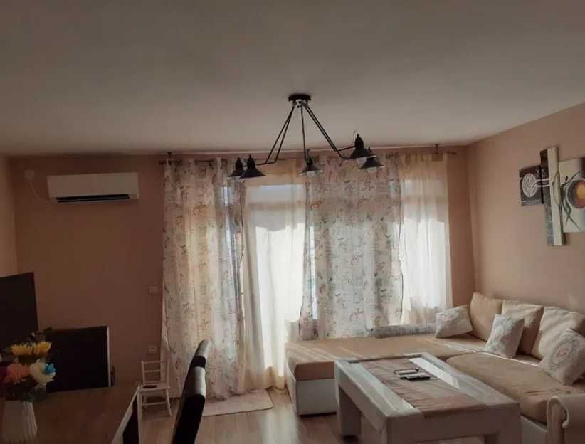 Продава се Тристаен апартамент в Пловдив, Остромила - 127 кв.м за 1221 €/кв.м - Снимка #1