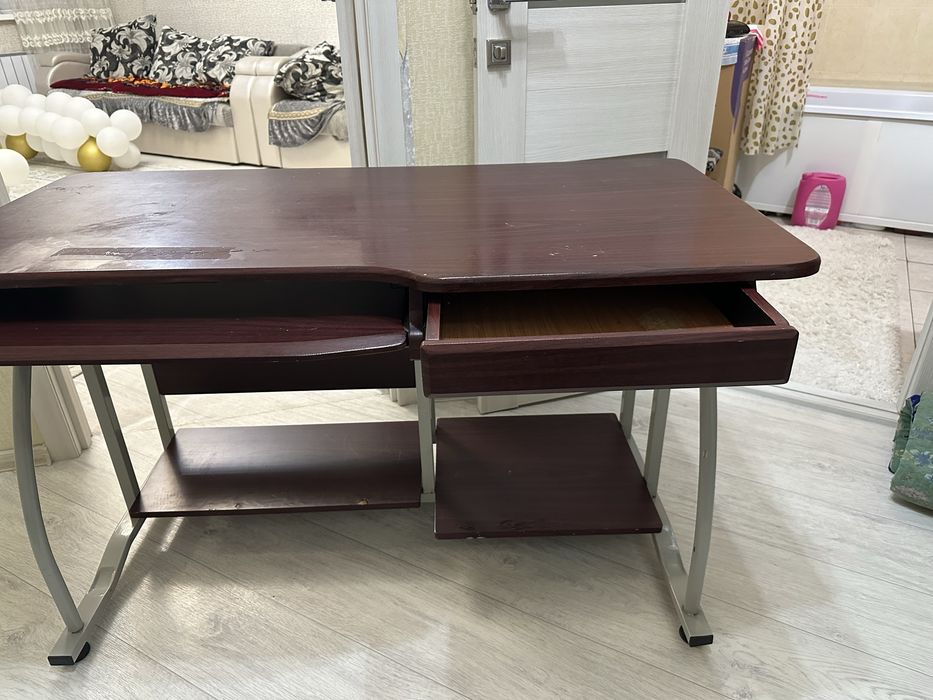 Компьютерный стол