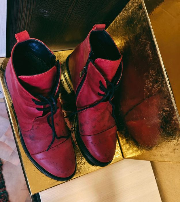 Ботинки продается