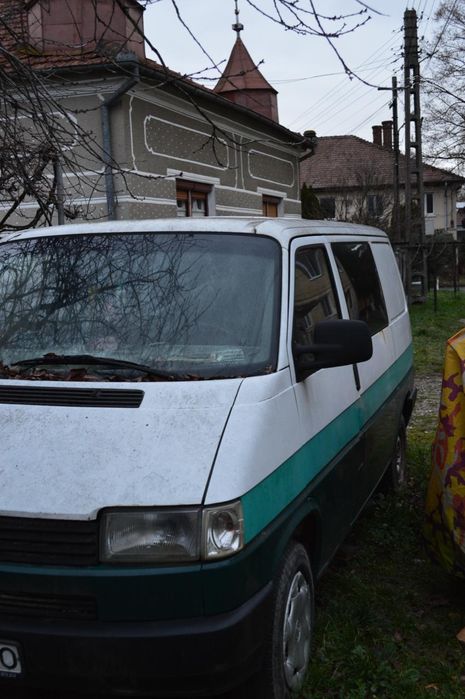 Vând T4 pentru piese