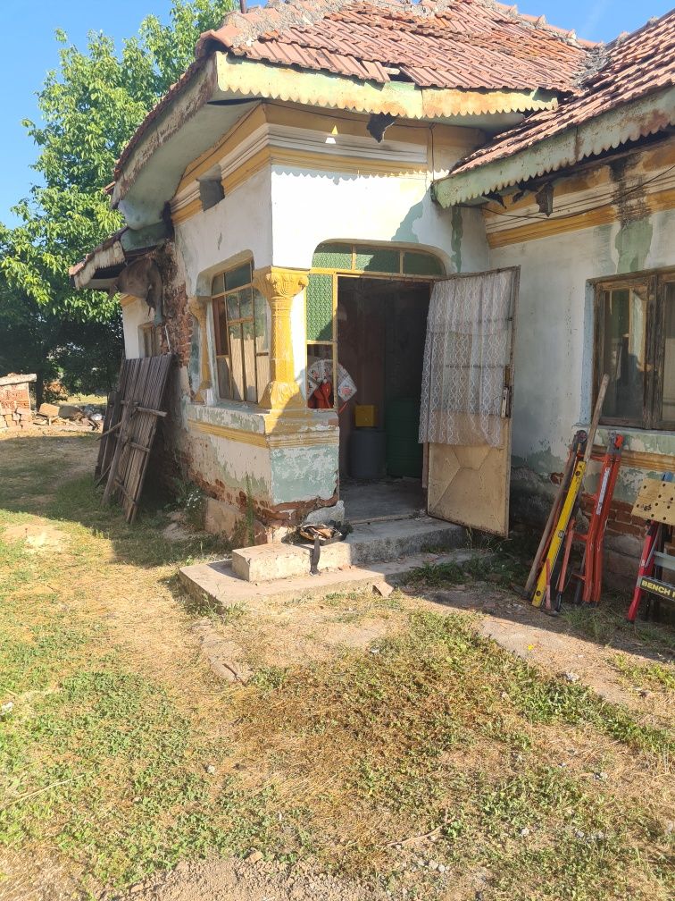 Vând casa dragasani