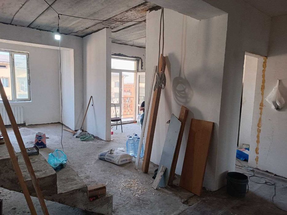 Sergeli 3.Umumiy maydoni 209 kv.m. honadonni sotaman.Dupleks:7-8kavat.