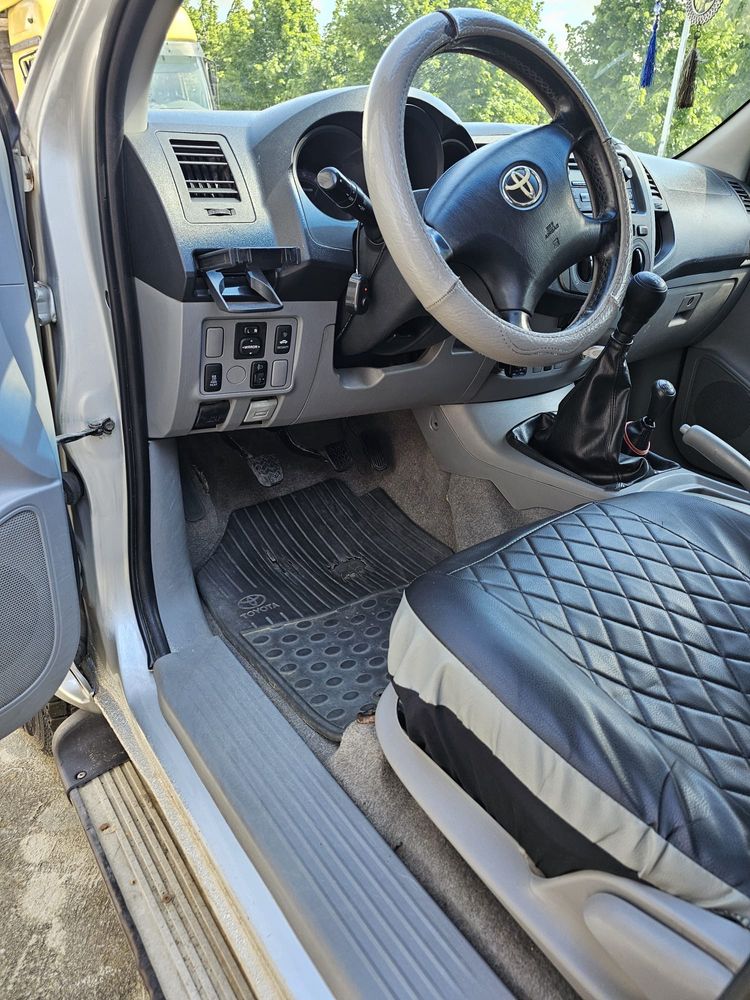 Vand toyota hilux ,an 2008