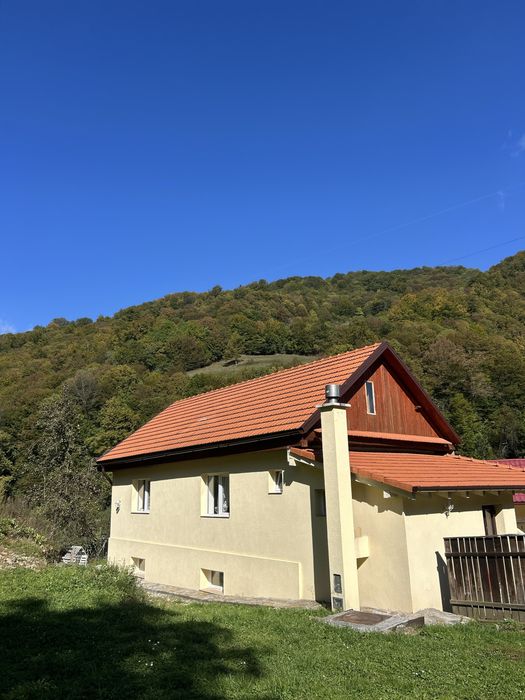 Casa de pe lunca cabana de inchiriat