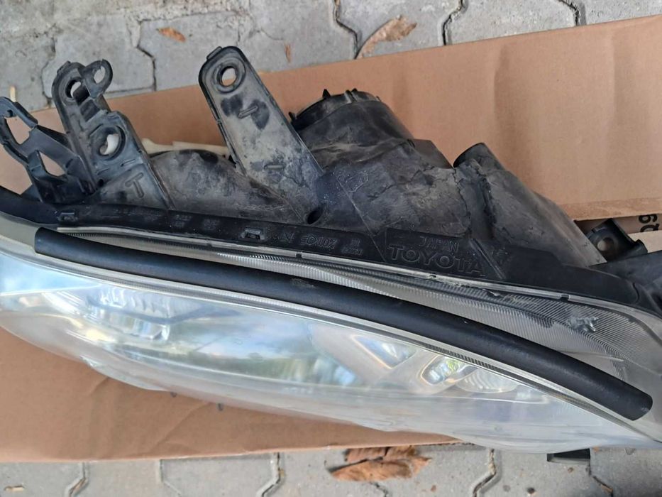 Оригинален Десен фар Toyota Rav4 2012 година