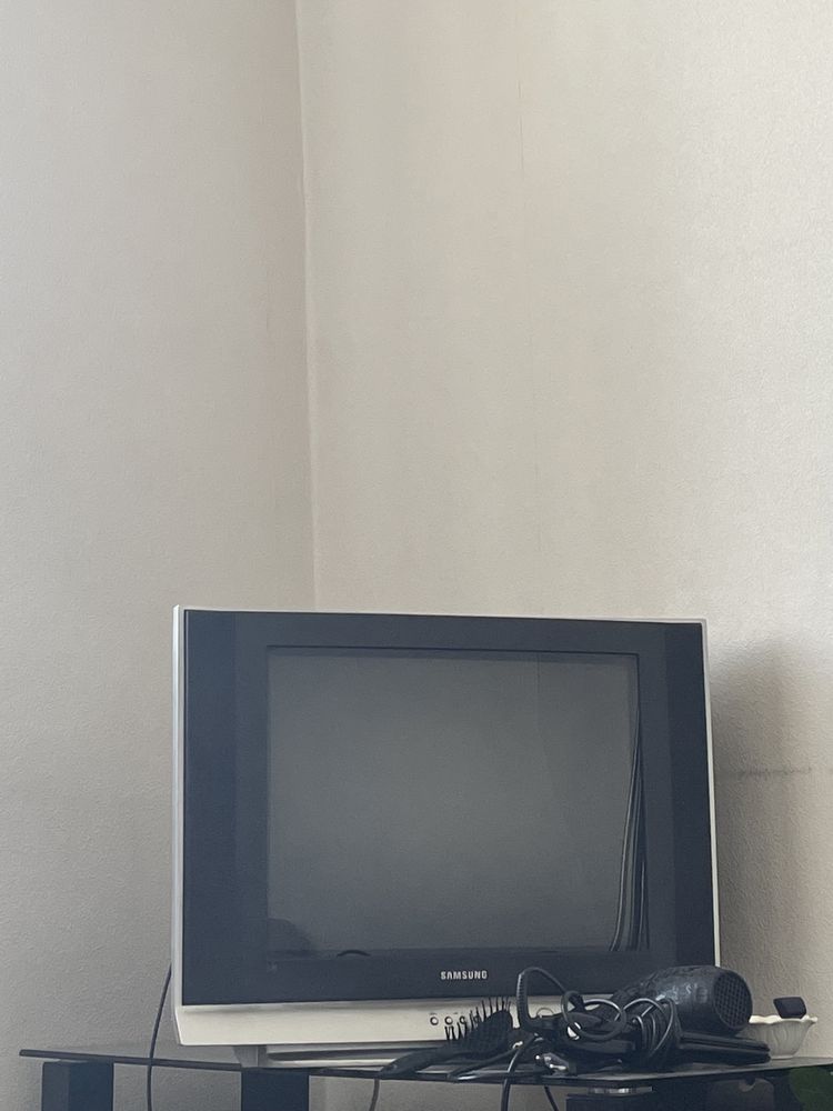 Подставка под телевизор и телевизор