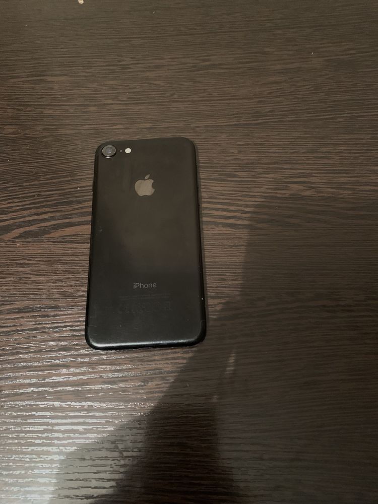 Продается - iPhone 7 128гб  в хорошем состоянии