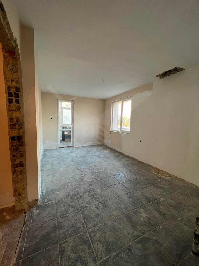 Продава се Многостаен апартамент в Варна, Бриз - 196 кв.м за 1531 €/кв.м - Снимка #3