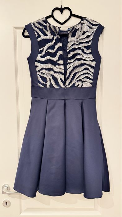 Ținută completă 200 lei-Rochie bleumarin cu aplicații+pantofi argintii