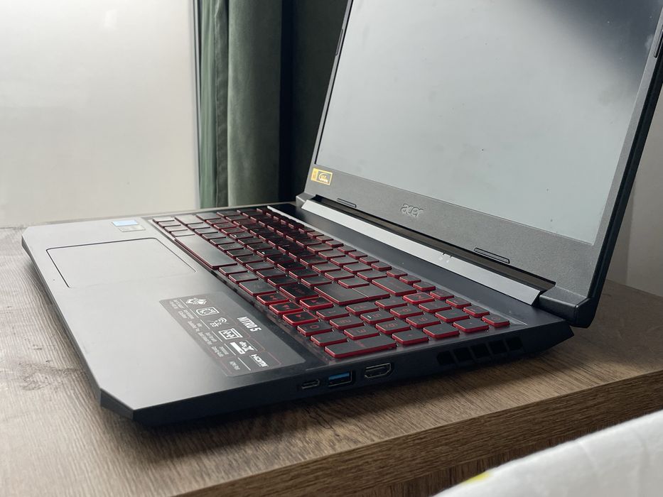 Vand Laptop Nitro 5 + cooler