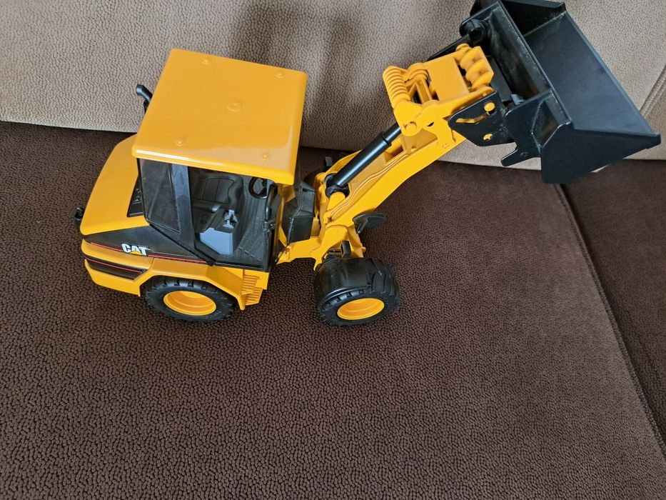 Excavator si buldozer