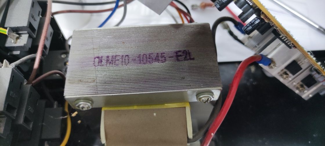Источник бесперебойного питания SVC V-1000-F