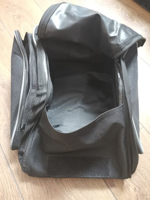 Geanta moto noua, atasare pe rezervor