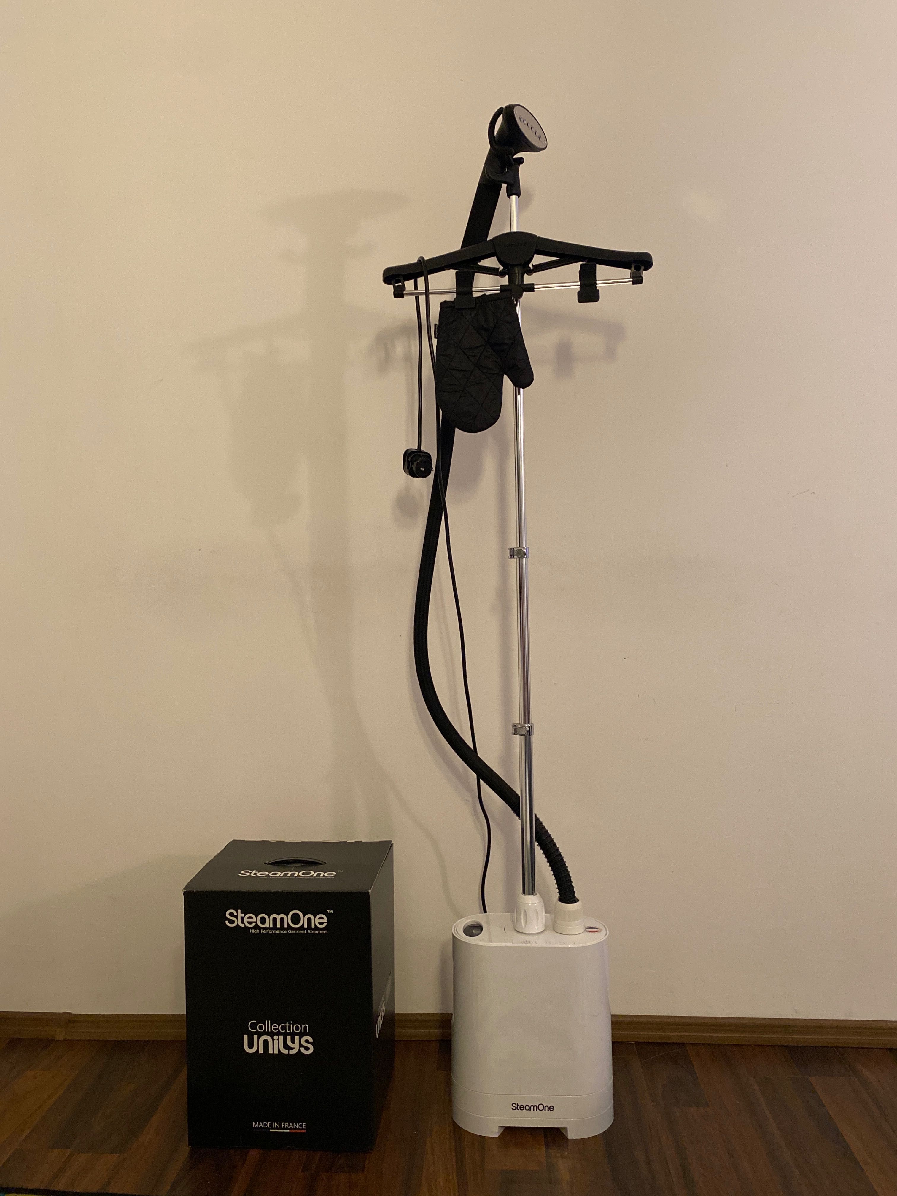 Aparat călcat vertical steamer/cu aburi SteamOne Unilys UNI900