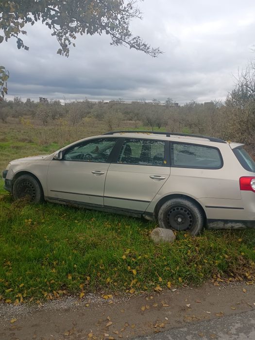 Vând ww pasat 20010 funcțional  cine îl vrea pentru piese