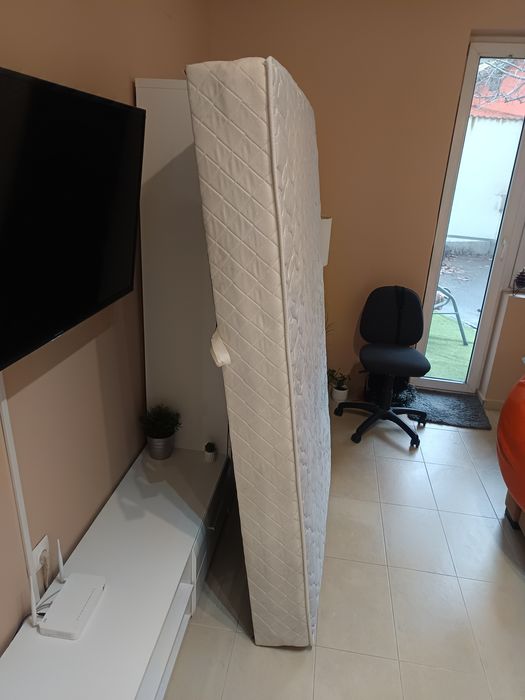 Продавам еднолицев  матрак