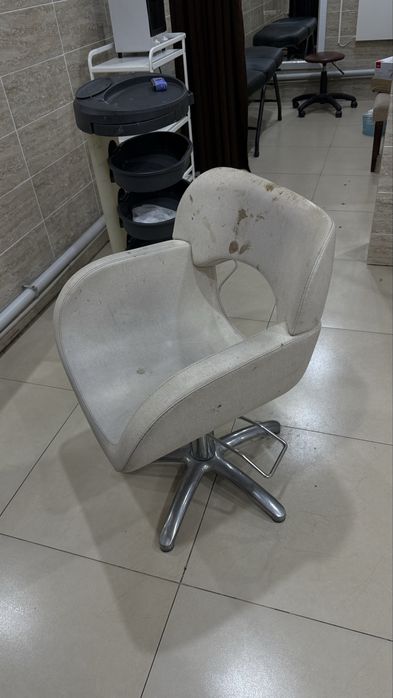 Продам парикмахерское кресло