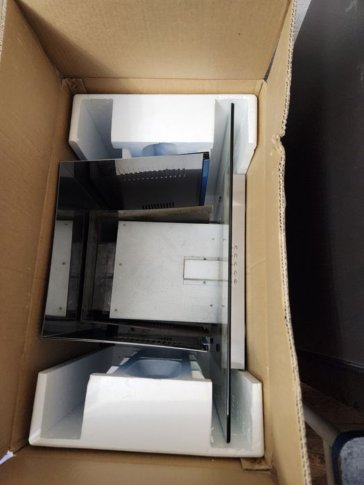 Продаётся кухонная вытяжка , в рабочем состоянии