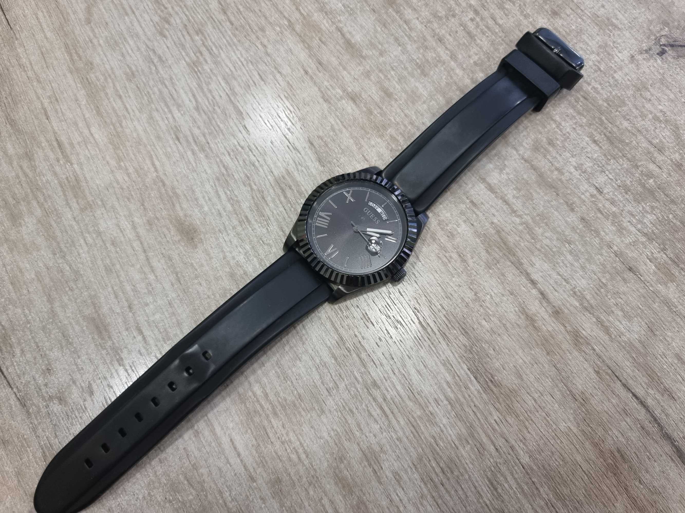 Мъжки часовник GUESS 42 мм