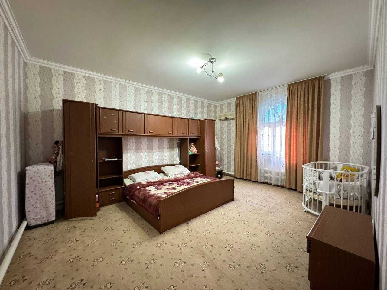 4 sotixli 2 qavat qilib qurilgan hovli sotiladi.