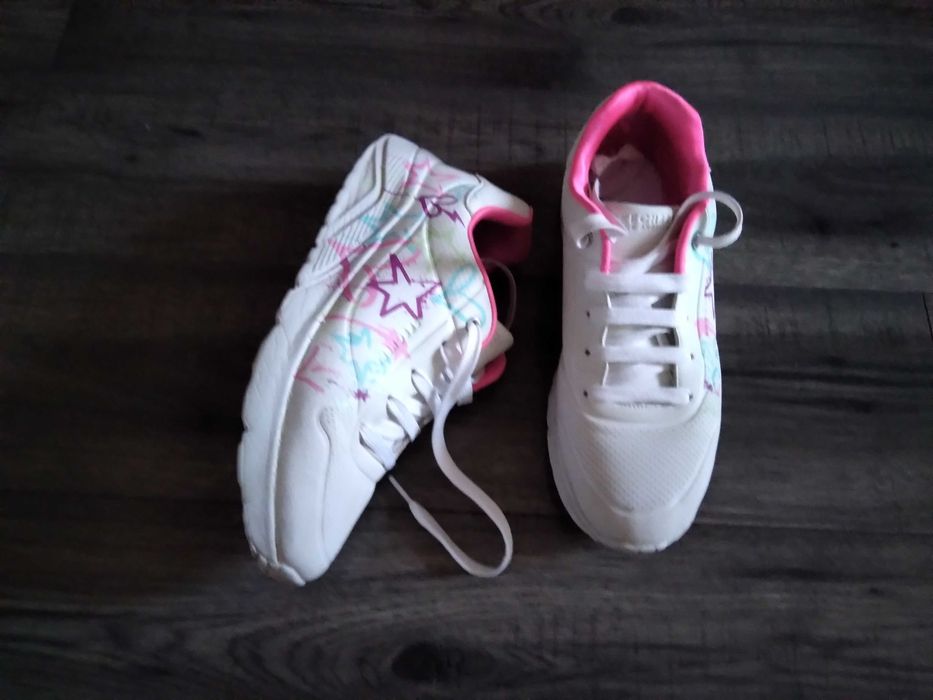 Маратонки размер 39 неразличими от нови-50лв.