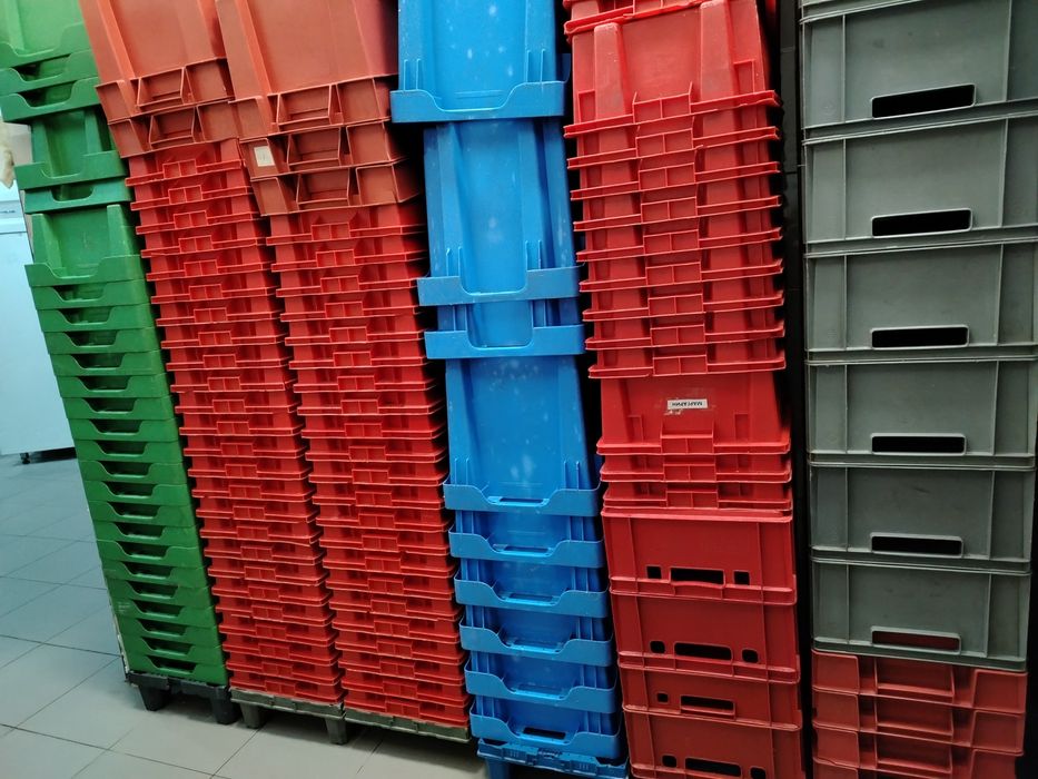 Ящики пластиковые с крышкой