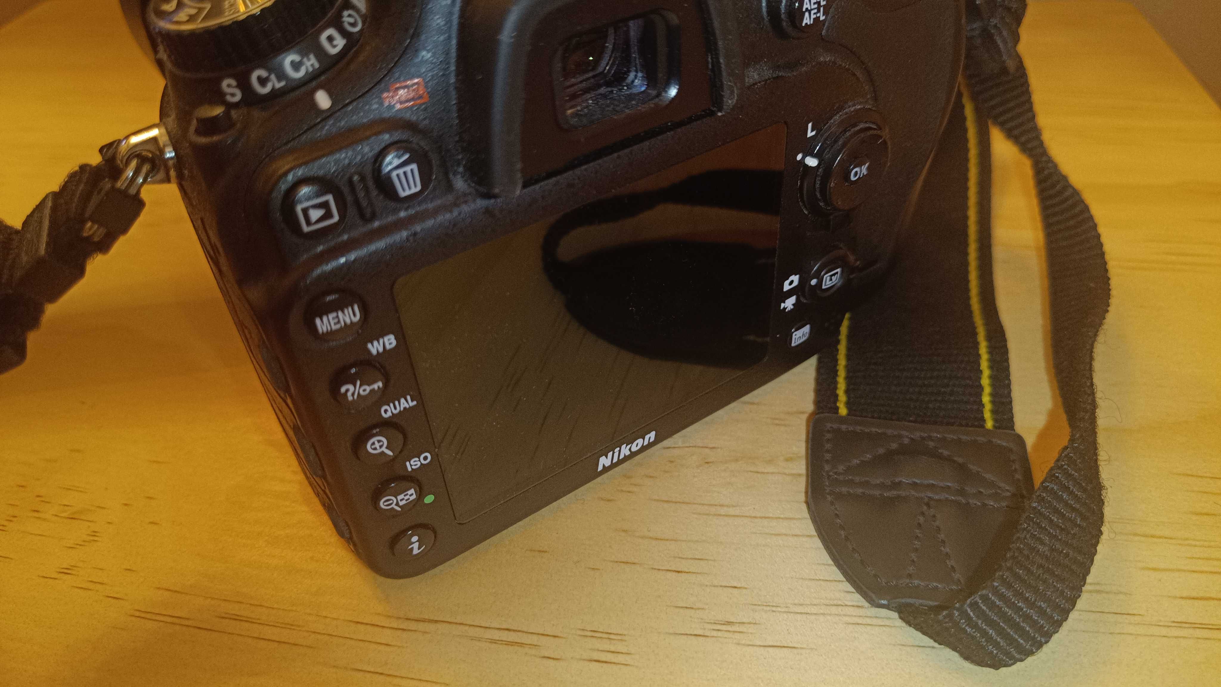 DSLR  Nikon D7100 cu blitz , obiective foto, accesorii.