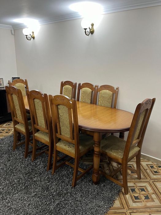 Vând masă lemn masiv +10 scaune