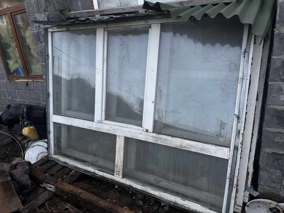 Продам окна  из дерева стекла целые кол-во 3 шт размер выс178 шир235см